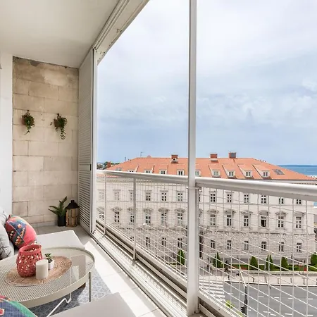 5th Floor Apartment- Harborview דירה *