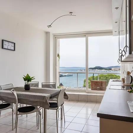 5th Floor Apartment- Harborview *