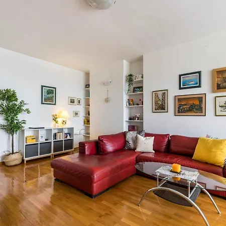 5th Floor Apartment- Harborview Lejlighed *